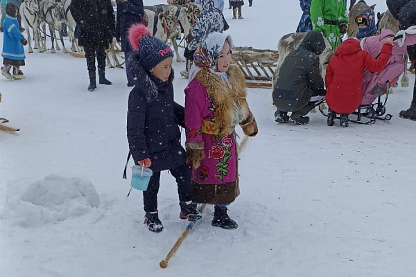 На оленях утром ранним. Наши сотрудники побывали на национальном празднике народов ханты и манси в д. Русскинская