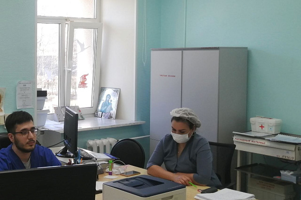 Коллектив Сургутской травмбольницы принимает в свои ряды молодых врачей, окончивших ординатуру по целевому направлению 