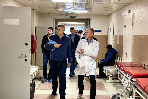 Сургутскую травмбольницу посетила делегация НМИЦ нейрохирургии имени Н.Н. Бурденко