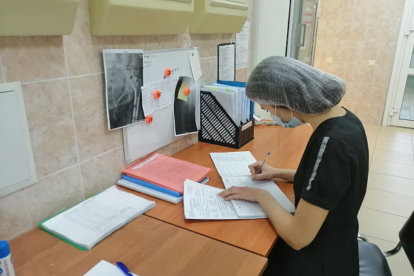 Выносливые, уравновешенные, многозадачные. Хозяйки операционных отмечают профессиональный праздник