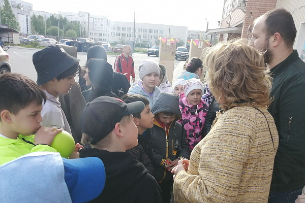 Полезные советы для безопасного лета. Врачи Сургутской травмбольницы посетили детский праздник