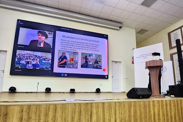 Сургутская травмбольница заявила о своей кадровой потребности на Ярмарке вакансий в Ханты-Мансийской медицинской академии