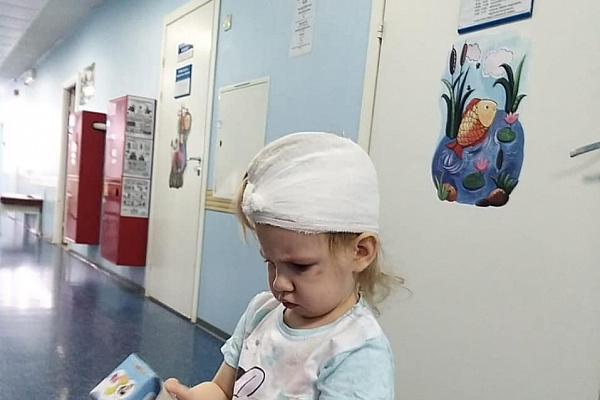 Волонтеры продолжают активно поддерживать всесезонную акцию «Коробка храбрости» и радовать юных пациентов Сургутской травмбольницы 