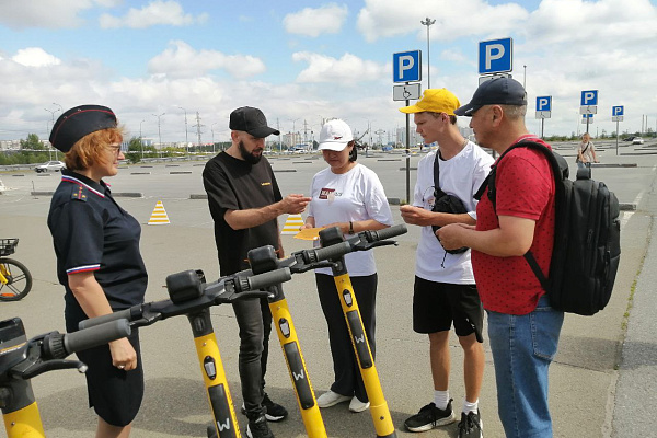 На СИМ безопасно колесим! Сургутская травмбольница поддержала профилактическую акцию от кикшеринговой компании 