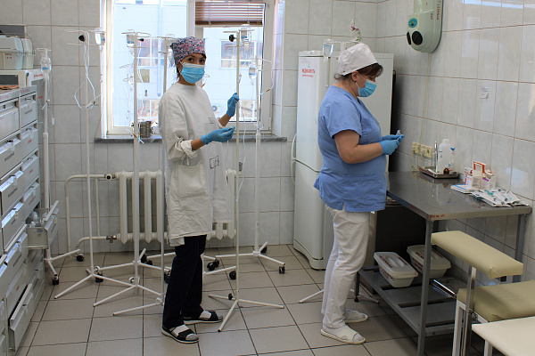 В больницу - с вечерними нарядами. Как первые пациенты представляли лечение в реабилитационном отделении, и чем гордится его коллектив по итогам 20-летней работы