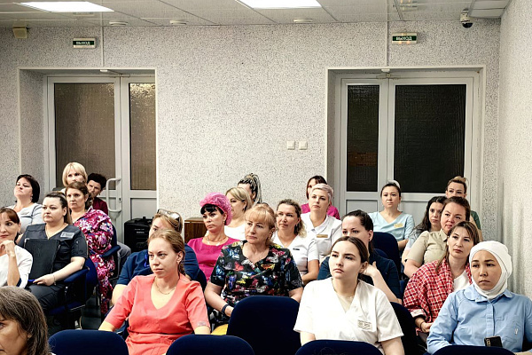 С начала года мошенники обманули сургутян на 280 миллионов рублей. О профилактике дистанционных преступлений говорили на встрече коллектива травмбольницы с полицейскими