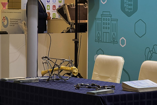 Сургутские травматологи-ортопеды представили собственный опыт лечения сложных патологий на Евразийском ортопедическом форуме в Москве