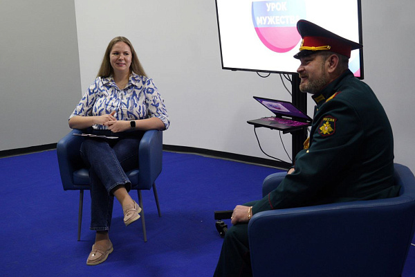 Урок мужества с участием сотрудника травмбольницы Сергея Двуличанского прошел в парке «Россия – моя история»