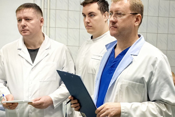 На передовой борьбы с инсультами. В первый день зимы 23 невролога травмбольницы отмечают профессиональный праздник