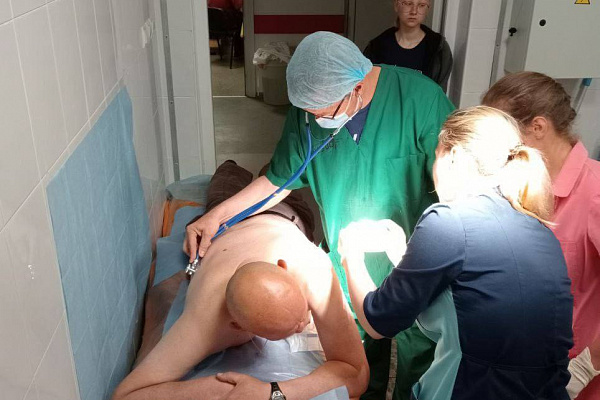 Врачи из Югры рассказали РИА НОВОСТИ, как вместо отпуска поехали лечить раненых мариупольцев