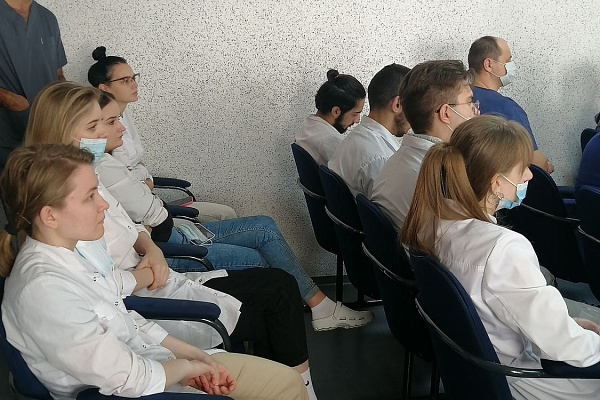 Срочно в операционную! Опыт спасения пациентов с политравмой представлен на окружной научной конференции в Сургутской травмбольнице