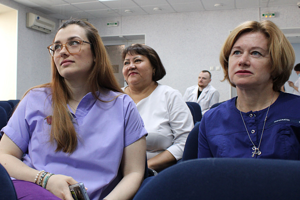 К Международному дню защиты детей в Сургутской травмбольнице приурочили окружную нейрохирургическую конференцию