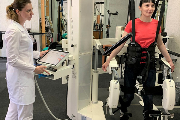 В больницу - с вечерними нарядами. Как первые пациенты представляли лечение в реабилитационном отделении, и чем гордится его коллектив по итогам 20-летней работы