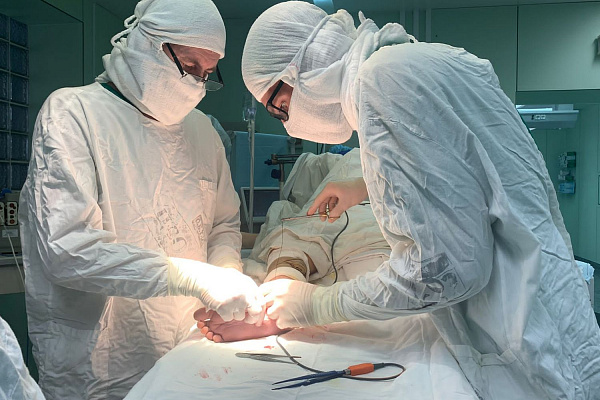 Ни дня на раскачку. Первую сотню высокотехнологичных операций выполнили в Сургутской травмбольнице с начала года