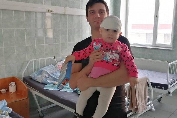 Всегда рады встрече! Пациентов детских отделений Сургутской травмбольницы вновь порадовал визит Деда Мороза 