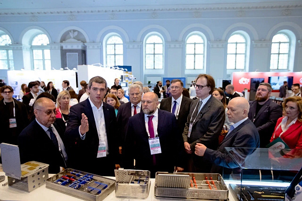 Сургутские травматологи-ортопеды представили собственный опыт лечения сложных патологий на Евразийском ортопедическом форуме в Москве