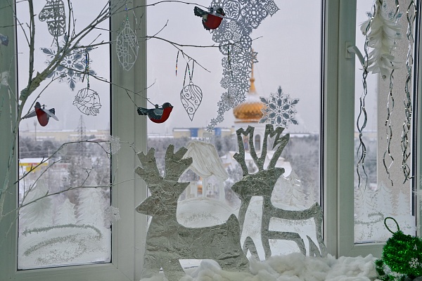 Чудо в окне! Сотрудники больницы удивили пациентов своими талантами и подарили праздничное настроение! 