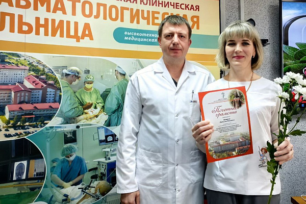 В Сургутской травмбольнице пздравили медицинских сестёр с профессиональным праздником