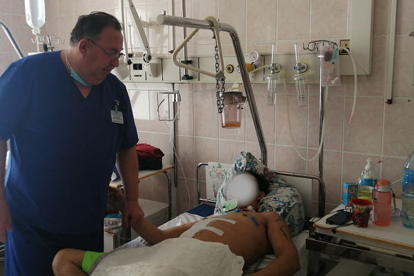 Борьбу за жизнь пострадавшего в ДТП пациента хирургам травмбольницы помогла выиграть VAK-терапия. Когда и как применяется этот метод лечения ран? 