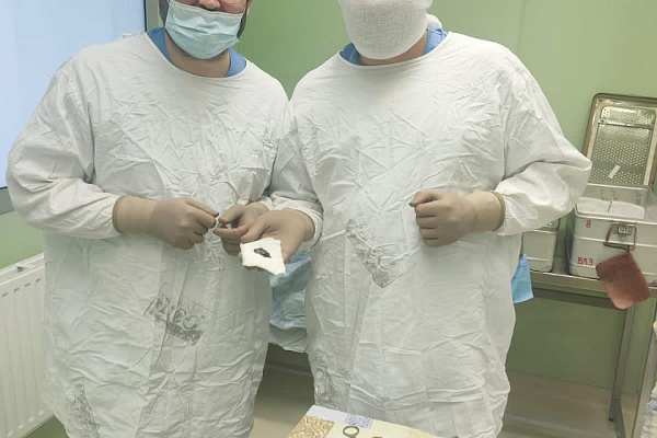 Хирурги Сургутской травмбольницы и Сургутской окружной клинической больницы совместно удалили осколок снаряда участнику СВО