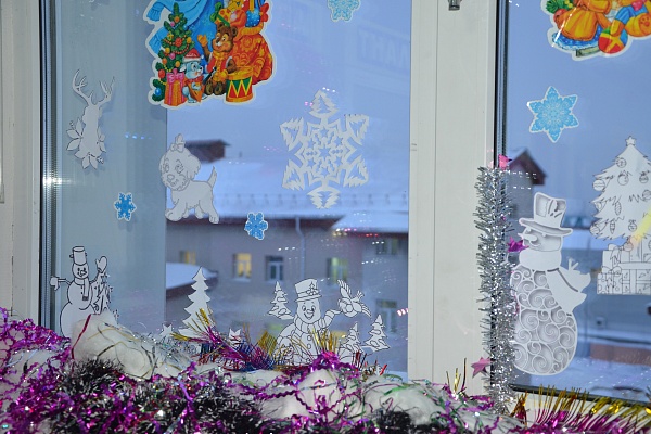 Чудо в окне! Сотрудники больницы удивили пациентов своими талантами и подарили праздничное настроение! 