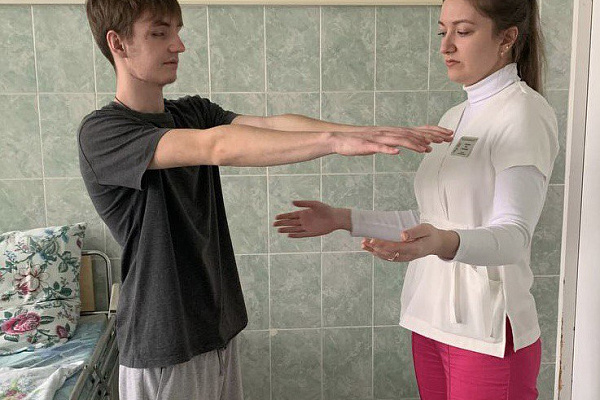 Выбор зрителей. Врач-стажер из Сургутской травмбольницы завоевала одну из главных наград  окружного конкурса красоты и талантов