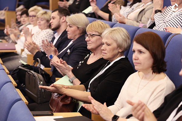 С современными технологиями реабилитации и диагностики сотрудники травмбольницы знакомили участников окружной сестринской конференции в СурГУ