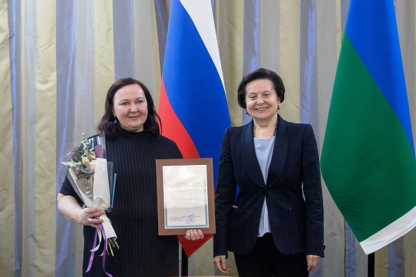 Губернатор Югры Наталья Комарова вручила награды врачам Травмбольницы за развитие службы трансплантологии в регионе