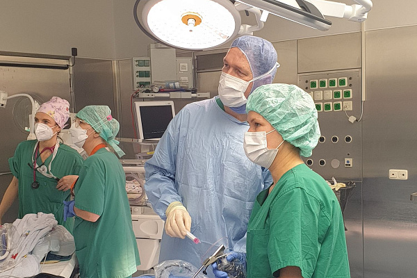 В поисках оптимального лечения внутрижелуджочковых кровоизлияний у новорожденных российские нейрохирурги побывали в берлинской клинике Charite