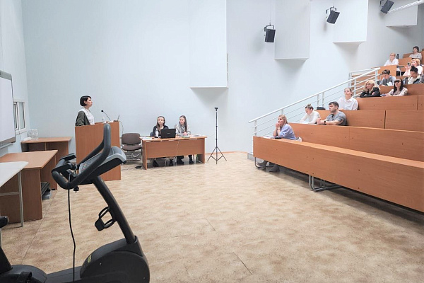 С современными технологиями реабилитации и диагностики сотрудники травмбольницы знакомили участников окружной сестринской конференции в СурГУ