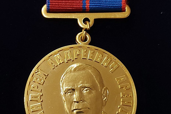 Главного детского нейрохирурга Югры и УрФО Елену Богословскую наградили на Х всероссийском съезде нейрохирургов