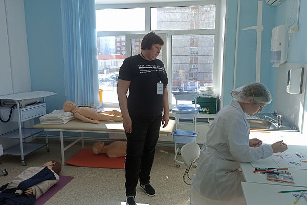 В Сургутской травмбольнице работает один из лучших наставников! В преддверии Дня медицинского работника подведены итоги окружного конкурса