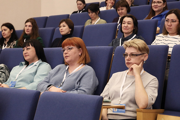 С современными технологиями реабилитации и диагностики сотрудники травмбольницы знакомили участников окружной сестринской конференции в СурГУ