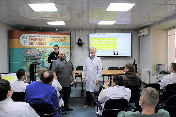 Защитники в белых халатах. Сотрудников Сургутской травмбольницы наградили за работу в зоне проведения СВО