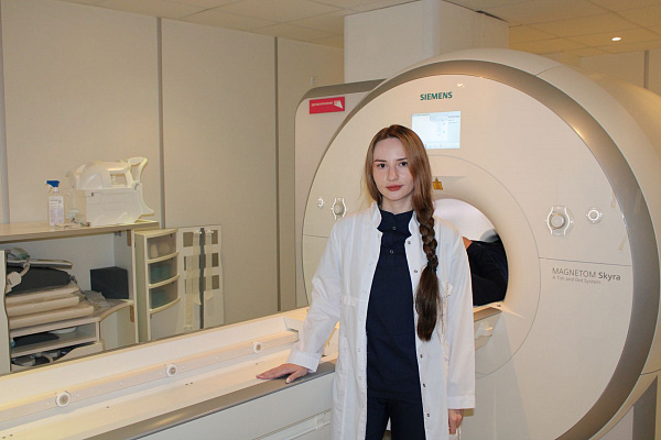 Ежегодное кадровое пополнение. В Сургутской травмбольнице приняли на работу молодых врачей разных специальностей