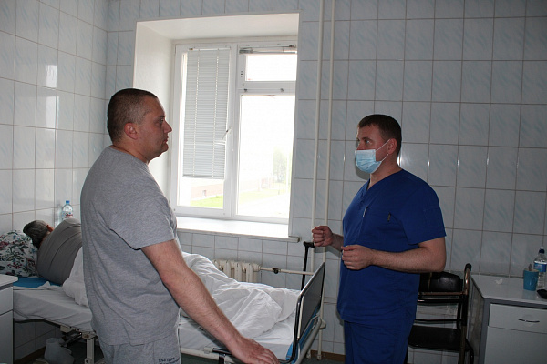 По воле случая и по зову сердца. История знакомства с профессией от заведующего нейрохирургическим отделением экстренной помощи Романа Касича