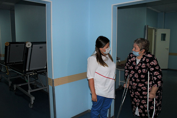 Ежегодное кадровое пополнение. В Сургутской травмбольнице приняли на работу молодых врачей разных специальностей