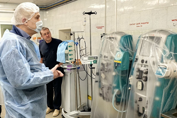 Сургутскую травмбольницу посетила делегация НМИЦ нейрохирургии имени Н.Н. Бурденко