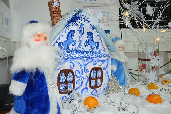 Новогодняя мозаика! В Травмбольнице подвели итоги конкурса на лучшее праздничное оформление подразделений учреждения