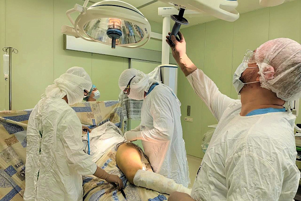 В Новый год - уверенной походкой: в Сургутской травмбольнице заменили суставы ещё четверым пациентам из ДНР