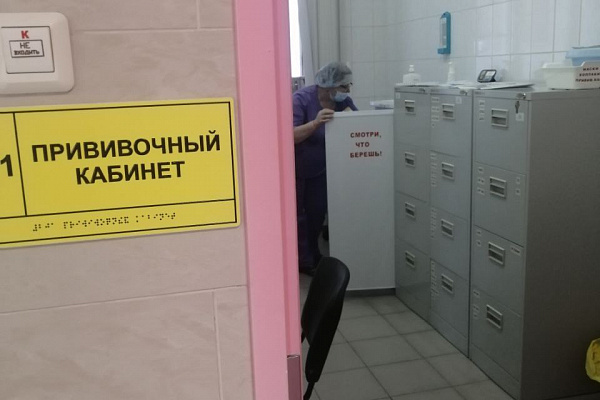 Держим противоинфекционную оборону. В Сургутской травмбольнице профилактика COVID-19 и гриппа - на постоянном контроле главного врача 