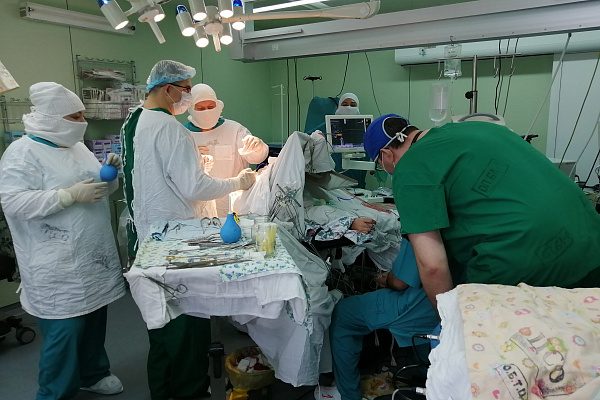 Переводчика – в операционную! Сургутские нейрохирурги удалили опухоль головного мозга гражданке Китайской Народной Республики