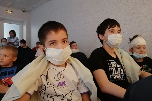 Больничные гастроли. Со спектаклем и развлекательной программой у нас побывала детская театральная студия  