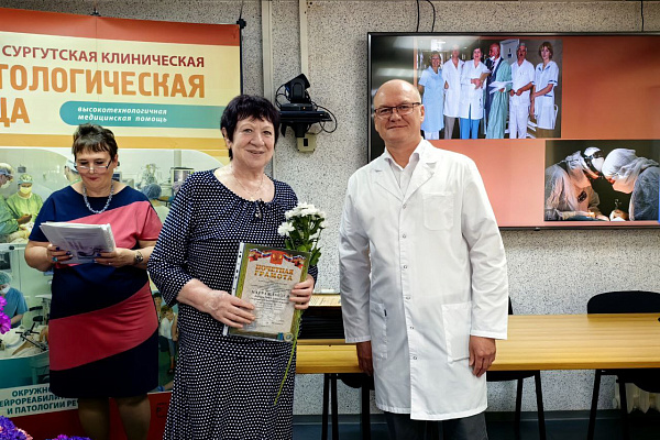Более 130-ти сотрудников Сургутской травмбольницы получили награды накануне профессионального праздника