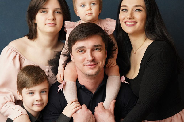 Про любовь и семейное счастье. В Сургутской травмбольнице проходит фотовыставка "Югра многодетная"