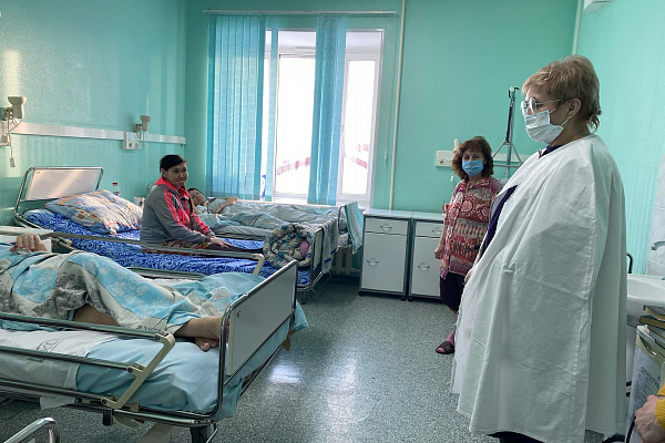В Травматологической больнице прошла акция «Дарите книги с любовью»