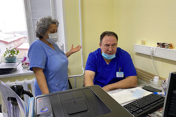 Дважды тридцать. Посвятивший ровно полжизни медицине Сургута хирург Владимир Корженевский сегодня отмечает юбилей 