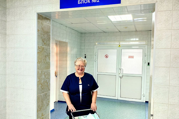 Другой мир. Операционная медсестра Сургутской травмбольницы рассказала о своём знакомстве с оперблоком и 40-летней работе