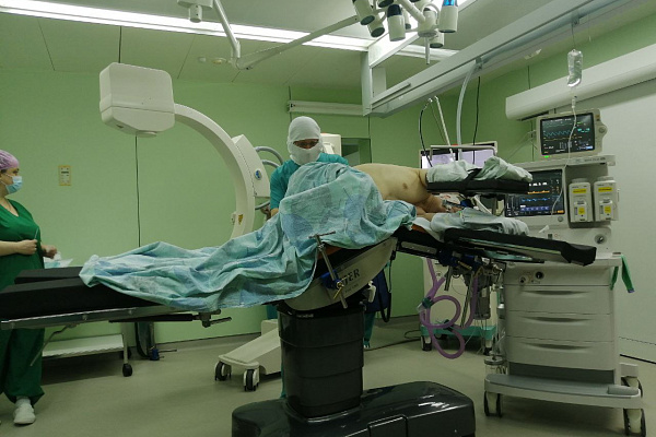 Удобны для хирургов, безопасны для пациентов. Современные операционные столы с хирургическим оборудованием в комплекте поступили в Сургутскую травмбольницу