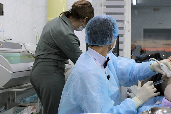 Та самая гиалуронка. Известный ингредиент красоты  стал предметом обсуждений на конференции травматологов-ортопедов в Сургутской травмбольнице